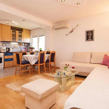 Three-bedroom In * Vodice