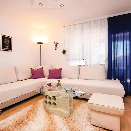 Three-bedroom In * فوديس