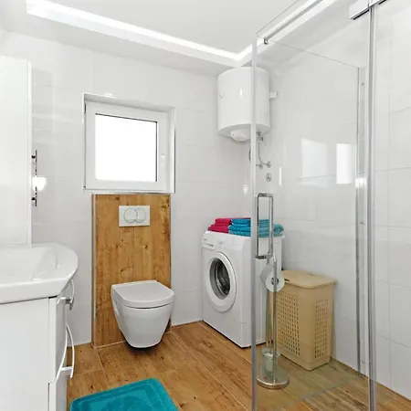 Three-bedroom In Apartman