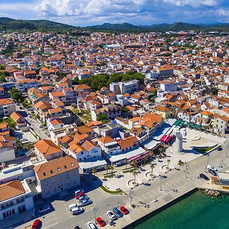 شقة Three-bedroom In *