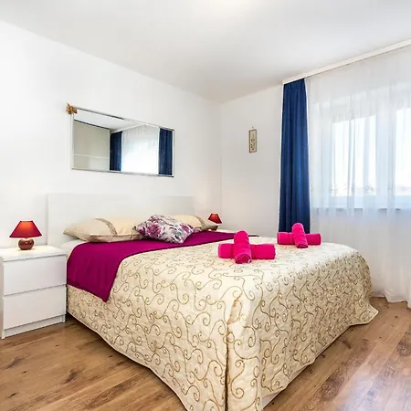 Apartman Three-bedroom In *