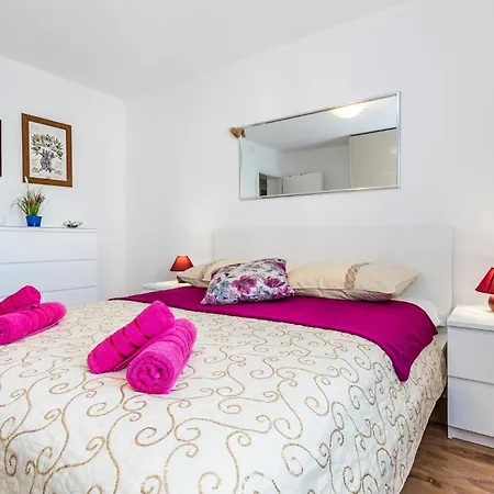 Three-bedroom In Apartman Vodice