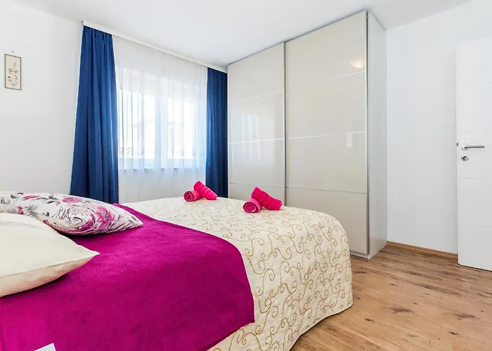 Three-bedroom In Apartman Vodice