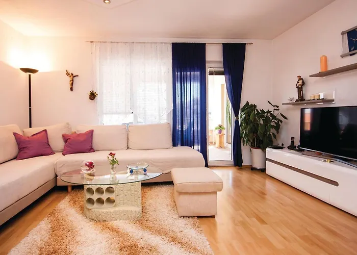 Three-bedroom In Vodice