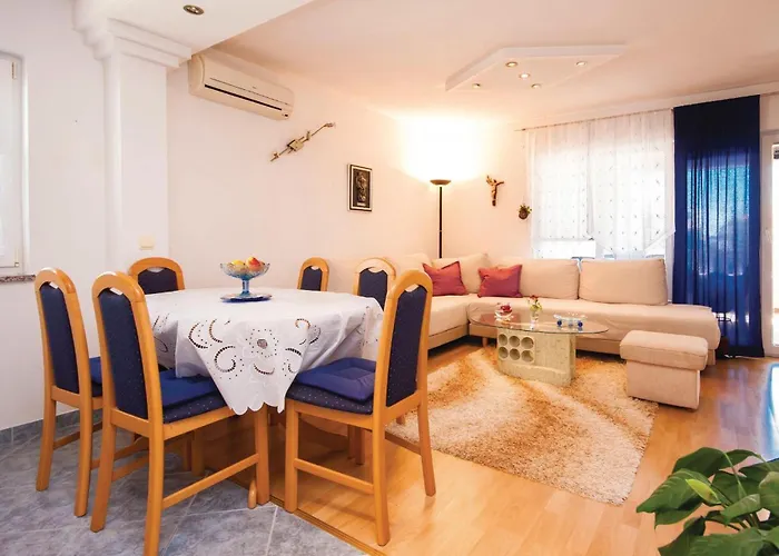 Three-bedroom In Apartman