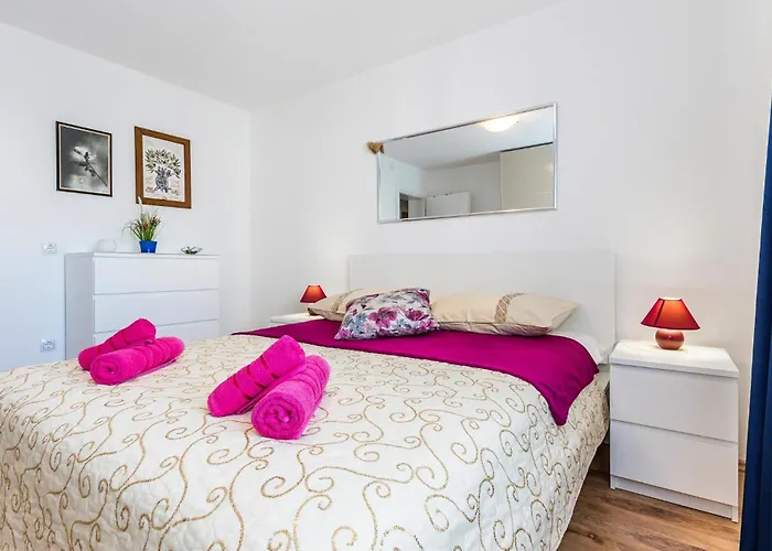 Three-bedroom In Apartman Vodice